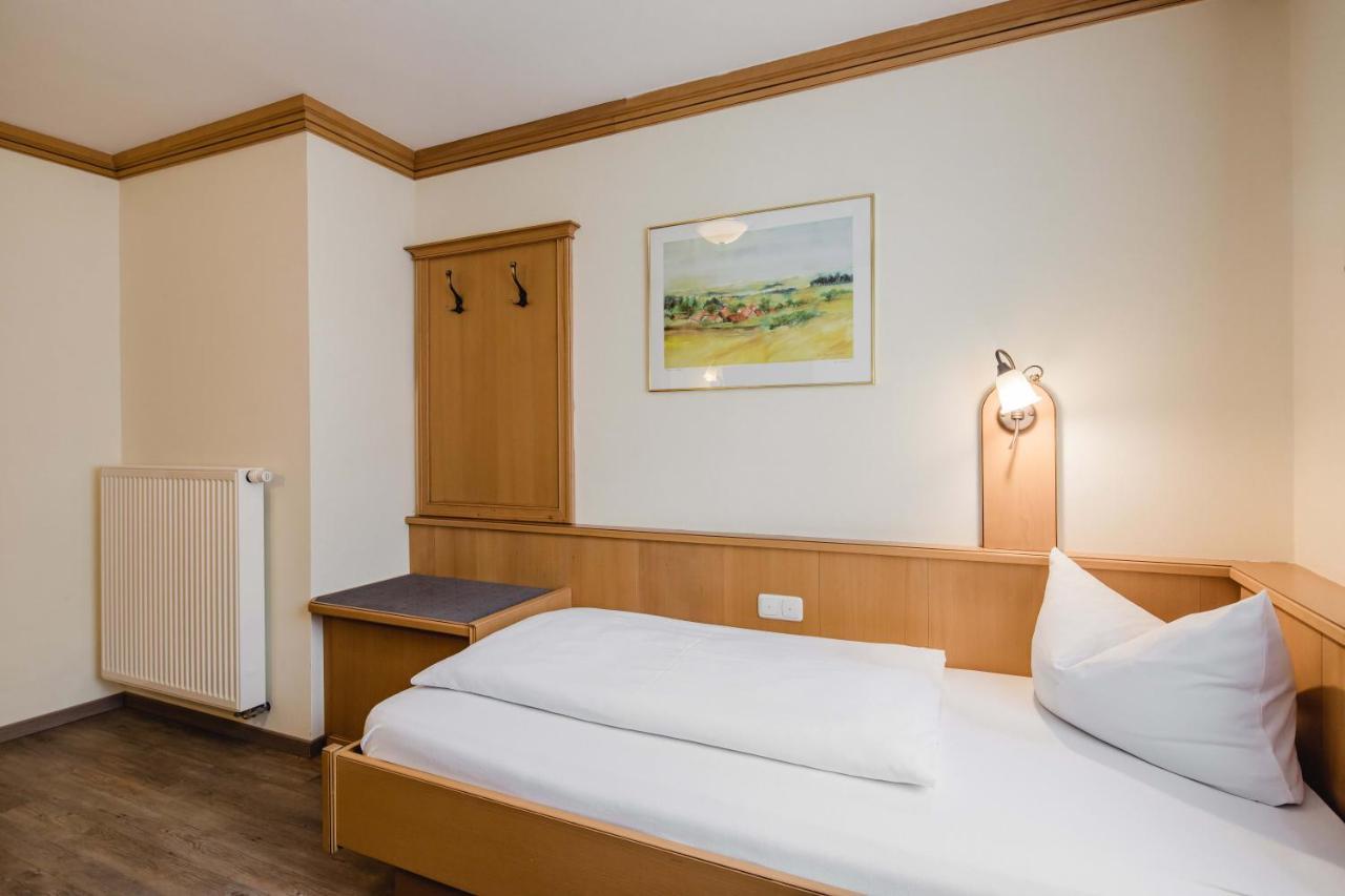 Hotel Bayrischer Loewe Osterhofen Luaran gambar