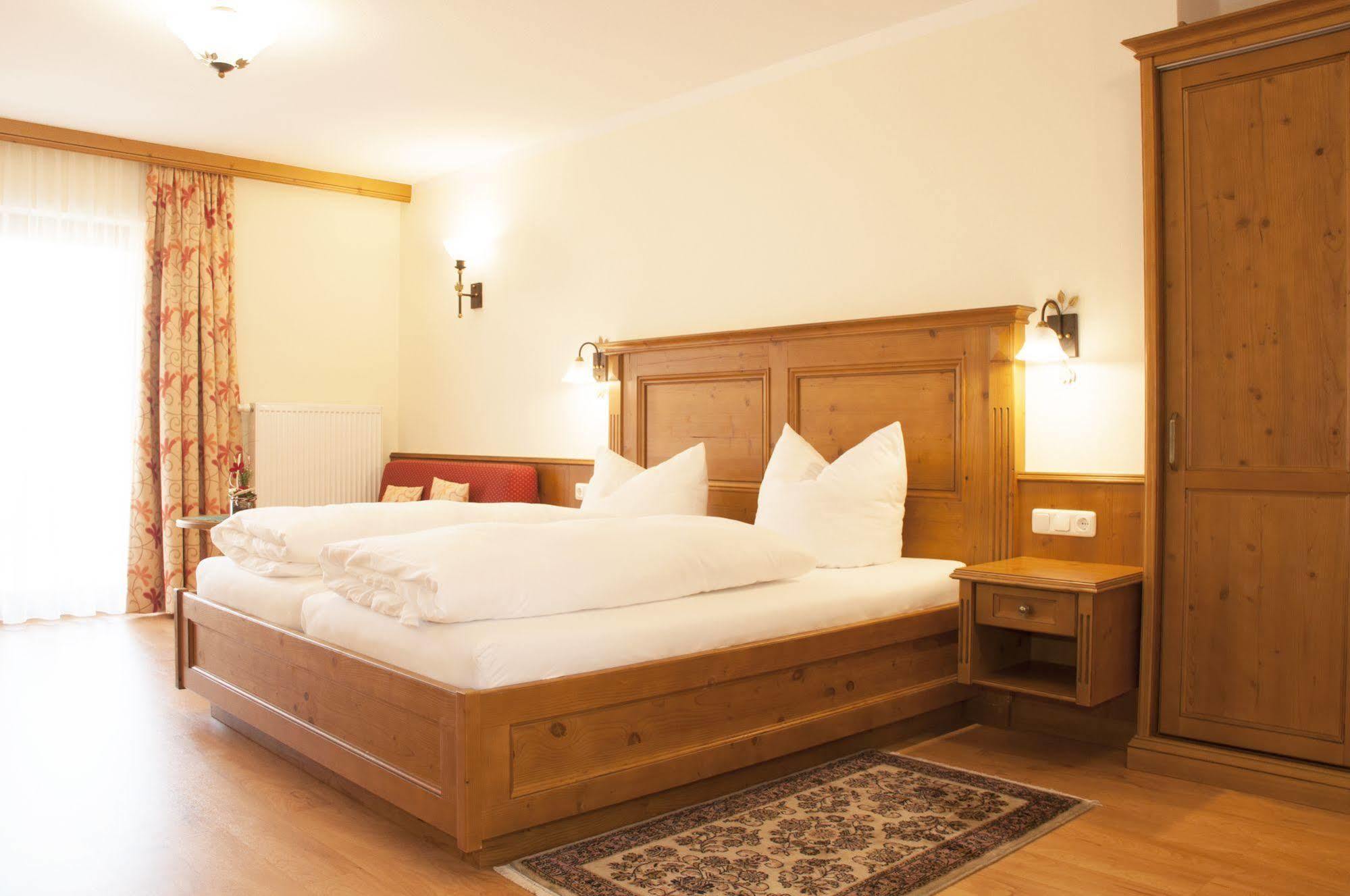 Hotel Bayrischer Loewe Osterhofen Luaran gambar