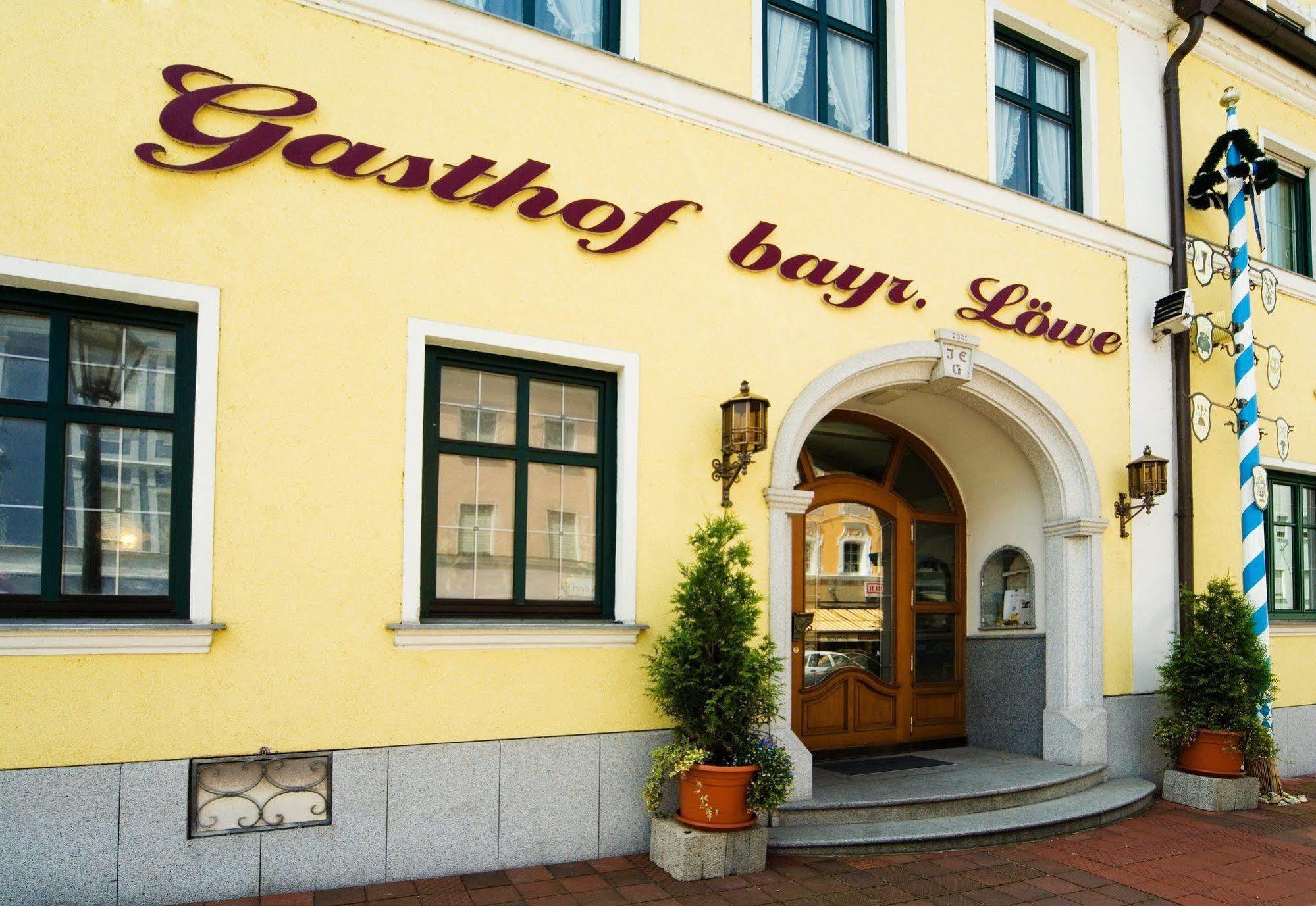 Hotel Bayrischer Loewe Osterhofen Luaran gambar